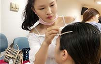 宁波化妆学校精彩：同学们为中国银行化妆造型